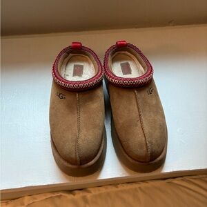 Chesnut Platform Tazz Ugg size 9